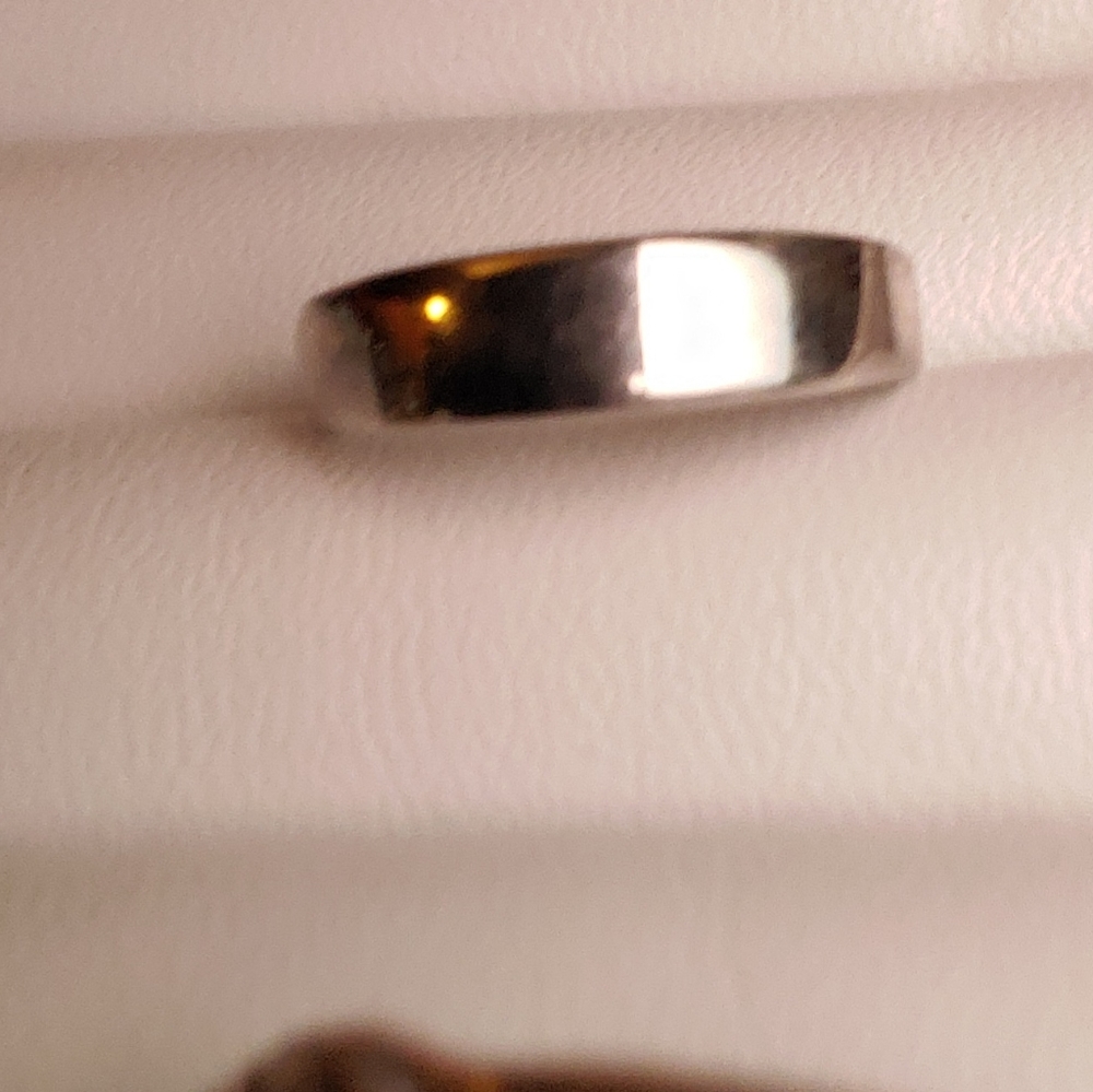 10k White Gold Toe Ring